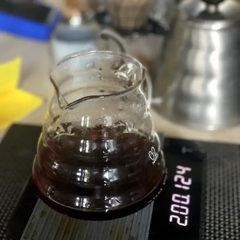 Pour over methos shown with a carafe and a pour over coffee maker: coffee inside the carafe