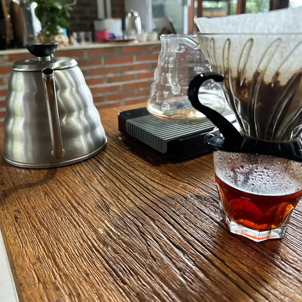 v60 coffee instruments and technique using single origin coffee beans