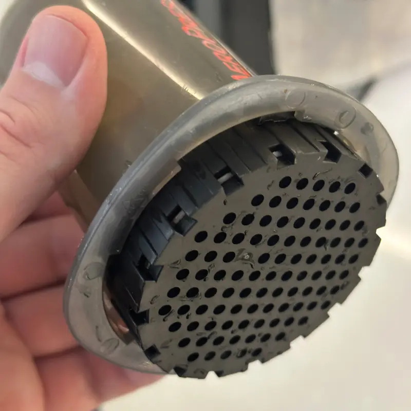 Attaching a cap with a filter to an Aeropress