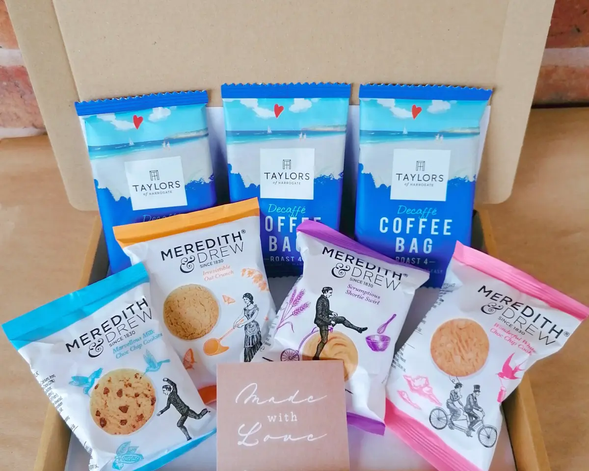 Tea and Coffee Shop Decaf Coffee and Biscuits Set