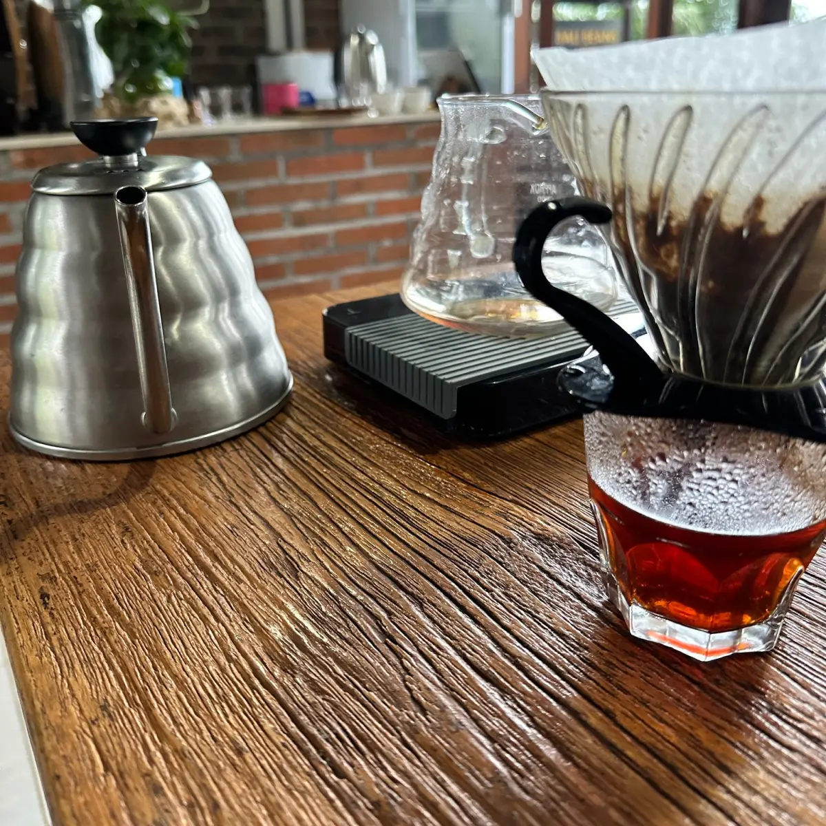 v60 coffee instruments and technique using single origin coffee beans