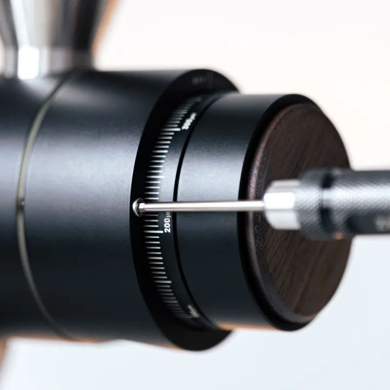 Zerno Z1 close up of the dial controls